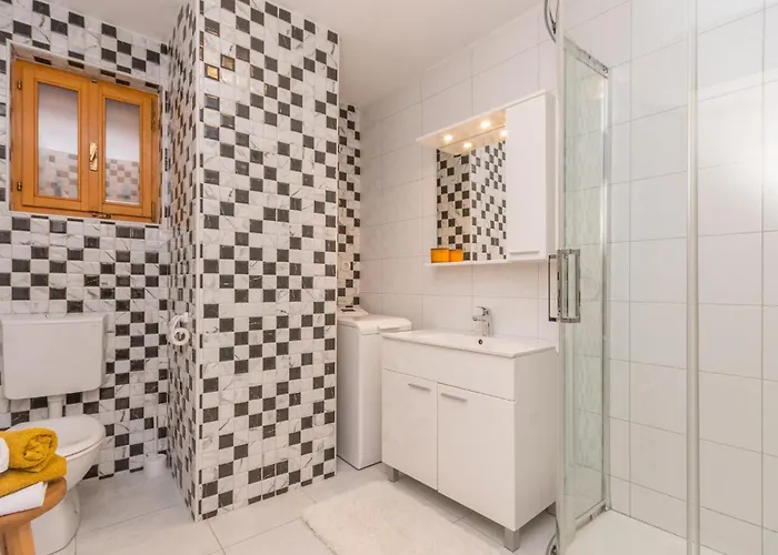 Nyaraló Gorgeous In With Wifi Bibinje